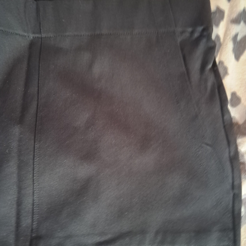 Chic Black Women's Capris - Picture 5 of 5